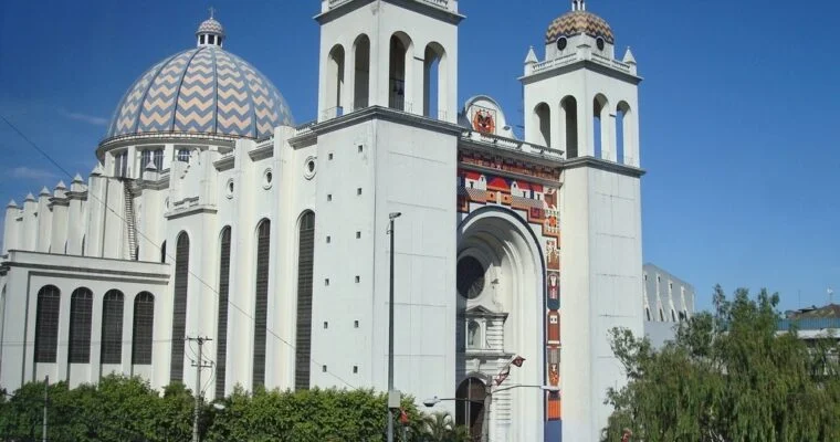 Catedral Metropolitana de San Salvador: Historia y Belleza en El Salvador